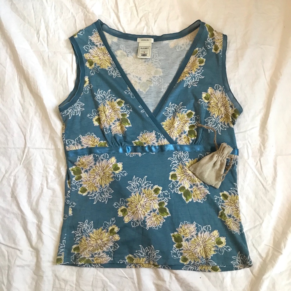 Old navy y2k blue floral wrap top